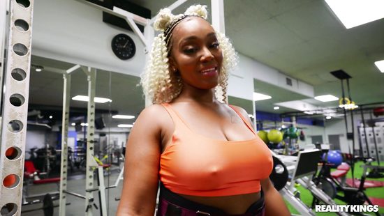 Немного траха на тренировке для настроения