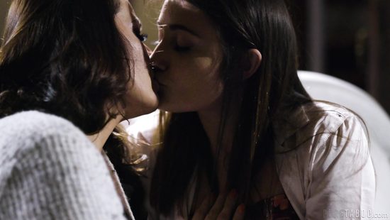 Сознание в лесбиянстве оказалось причиной провести вечер не в ресторане