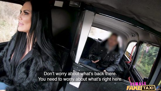 Владелец сайта вебкам предлагает таксистке подработку