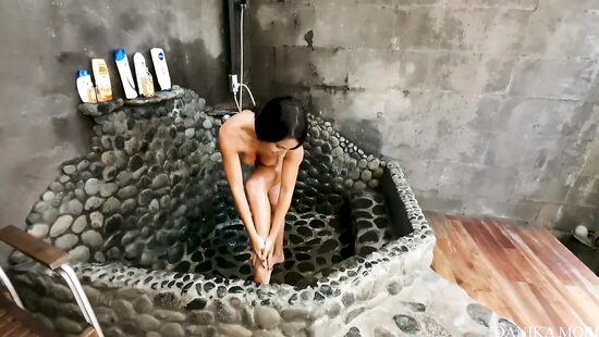 После душа можно и попец размять