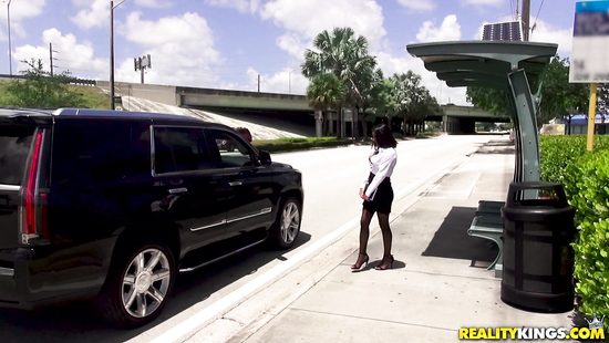 Подвез девицу на крутой машине и всячески оттрахал на дому