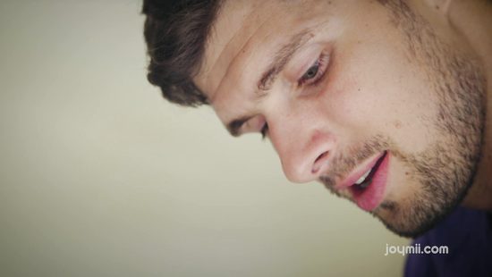 Надела фиолетовое нижнее белье и совратила парня на крутой секс