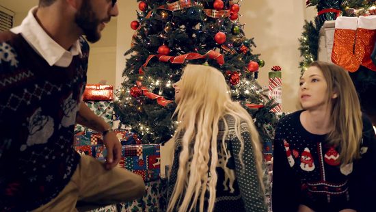 Блондинка экстремально провоцирует чувака на очередной секс