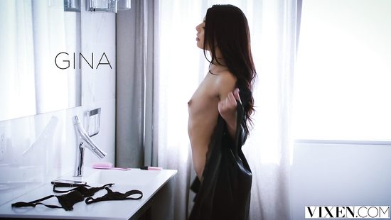 Кокетка встретила парня в белье и предложила любовные утехи