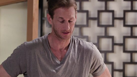 Сочная тёлка раздвинула ноги по время ссоры с парнем