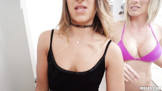 Подружка присоединилась к траху её парня со своей мачехой