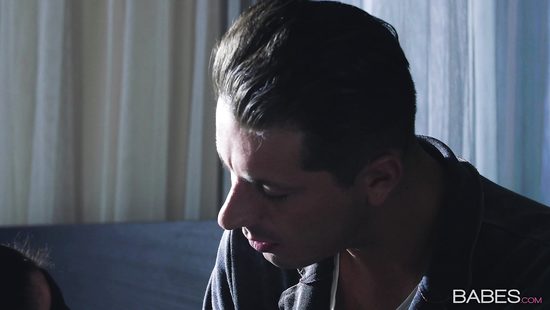 Полненькая домохозяйка чувственно трахается с наглым господином