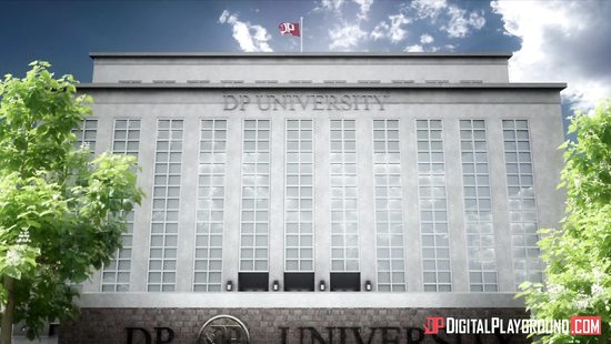 Строгий препод отжарил одну из студенток за лесбийский секс на паре