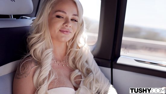 Подарок анальной пробки делает свое дело