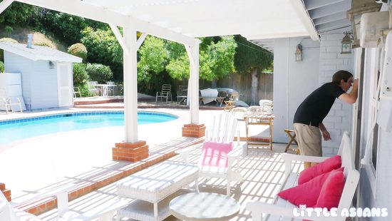 Да какие книги, когда крохе нужен разрыв пизды