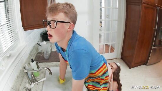 Крутая попка не могла оставаться без внимания