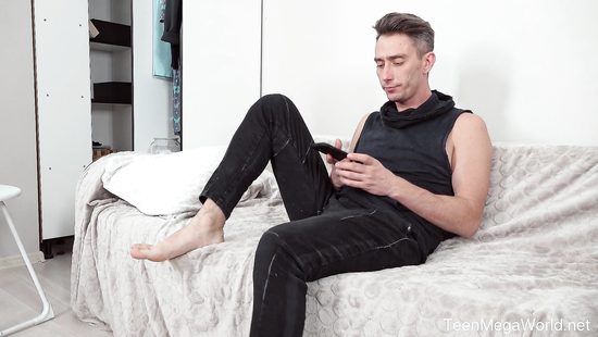 Девочку нужно трахать, а не комплиментами закидывать