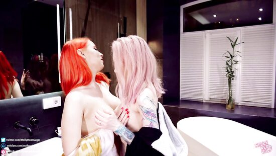 Вечер продолжается после развратных комплиментов