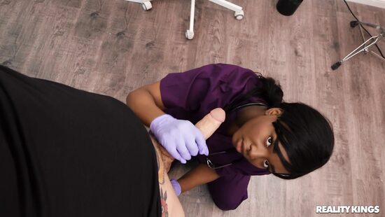 Странности сексуальных будней медсестры