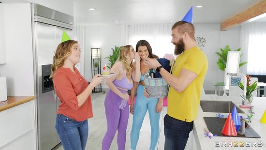 Днюха для квартиранта тройничком