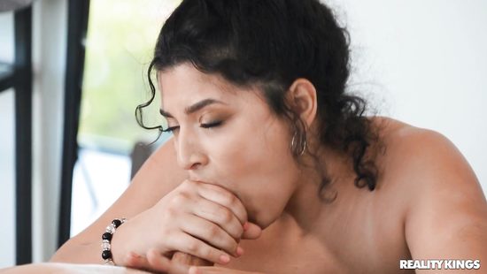 Жопа квартирантки напросилась на приятности