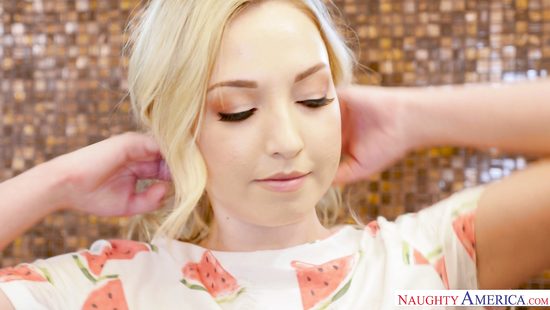 Вышел из френдзоны жестко оттрахав веселую блондинку