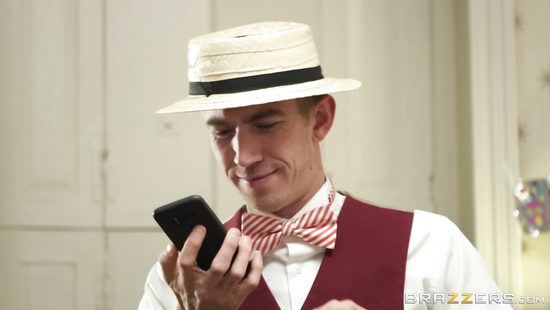 Недотраханная рыжая домохозяйка соблазнилась на длинный член музыканта