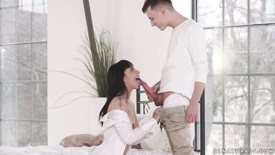 Развратная наездница обожает грубый анальный секс