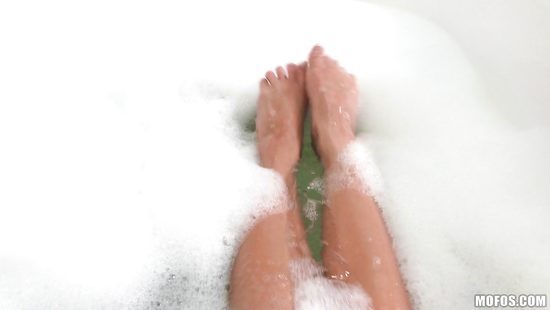 Долгожданная встреча молодых любовников завершилась аналом