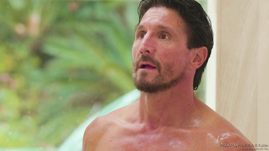 Послушная падчерица переспала со своим отчимом в массажном салоне