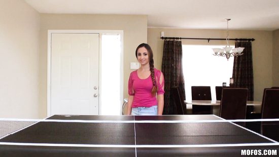 Крошка с косой проиграла в пинг-понг и сразу рассчиталась сексом