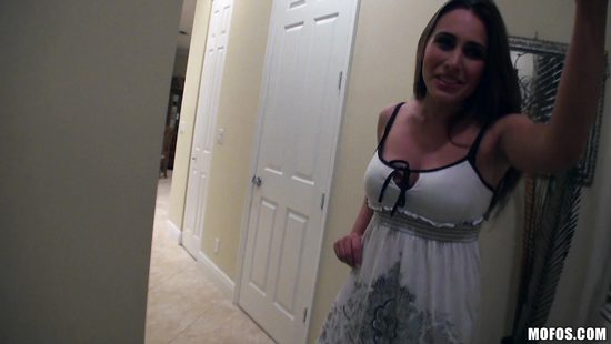 Домохозяйка с большой жопой не против секса с хозяином от первого лица