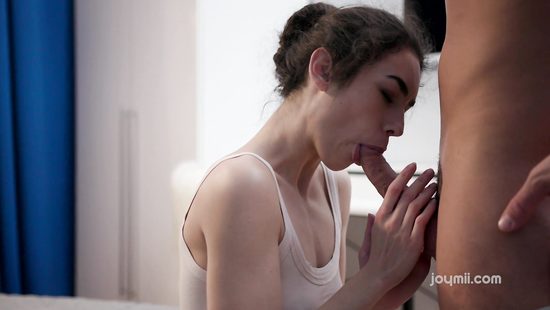 Оральные ласки и нежный секс тонкой девчонки со своим бойфрендом