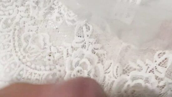 Дрочит на трусики мамы