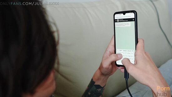 Стеснительных в этой однушке не любят