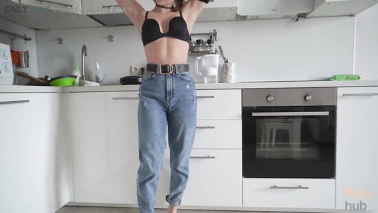 Стеснительных в этой однушке не любят