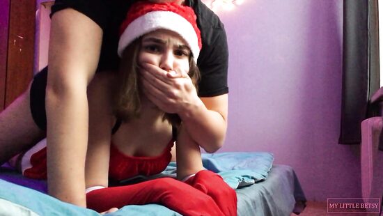 С такой Снегурочкой и дед Мороз не нужен