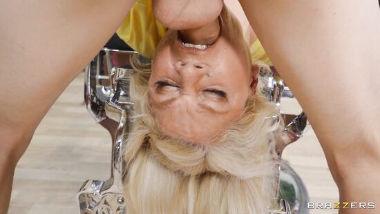 Барбершоп с сексуальным набором услуг