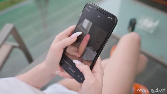 Отсос сводному брату, пока поговорила с парнем