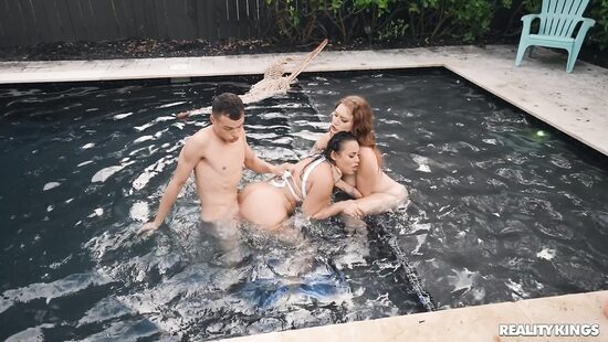 Из пранка соседки вышел неплохой трах втроем