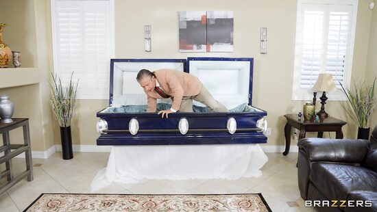 Есть еще время жить и трахаться