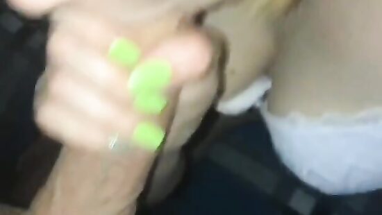 Проститутка делает минет