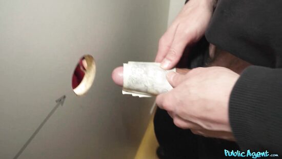 Дыры притягивают не только в космосе