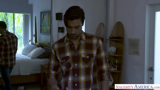 Только вернулся с командировки и сразу трахнул жену в чистую киску