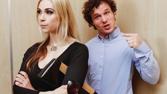 Застрял в лифте с блондинкой и не упустил такой случай