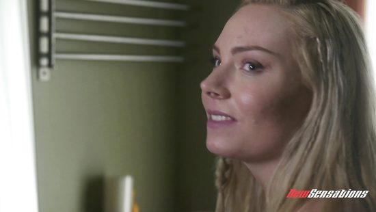 Бойфренд довёл пышную блондинку до феерического оргазма