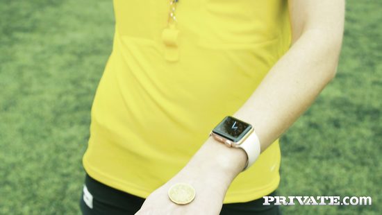 Травмированную футболистку массажист качок быстро вылечил анальным сексом