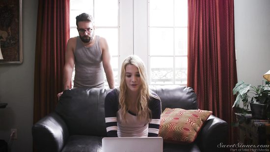 Медсестра пытается спасти клинику, добыв образцы спермы молодого доктора