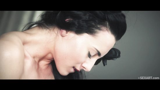 В лютый мороз так приятно заниматься сексом с красавицей женой