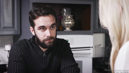 Муж через скрытую камеру наблюдает за сексом жены с любовником