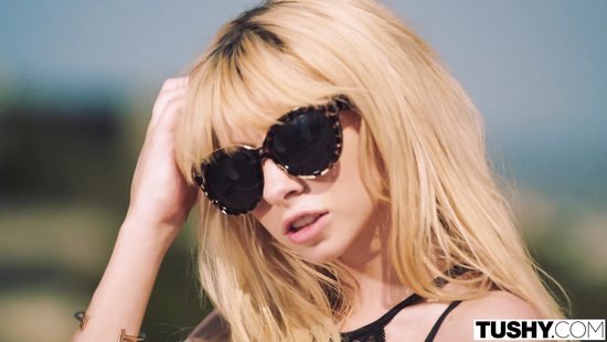 Русский член Лёхи Маетного чуть не порвал очко симпатичной американке