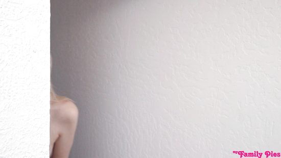 Отчим воспользовался моментом и устроил групповуху с двумя молодыми падчерицами