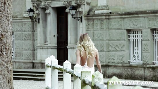 Питерскую красотку отодрали во все щели два мужика