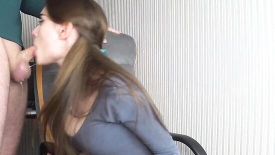 Минет на рабочем месте