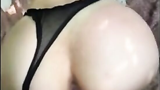 Секс в парке. В кустиках)